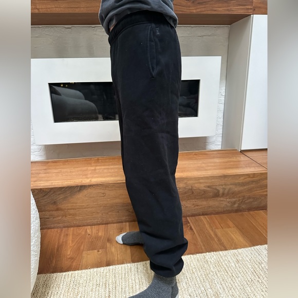 Aritzia black jogger mega fleece sweatpants - Picture 2 of 5